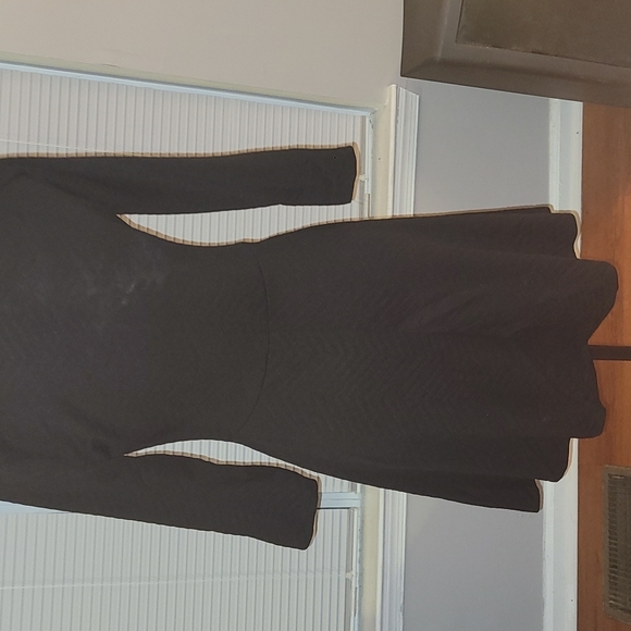 3/4 sleeve little  black dress with design - Picture 5 of 9